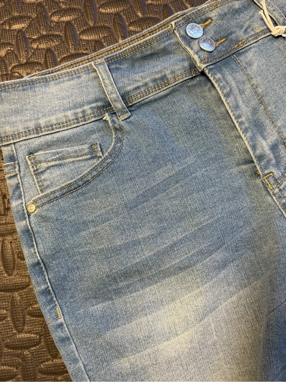 NWT Honey & Bristle Light Wash Distressed Denim Shorts Size 12 Petite